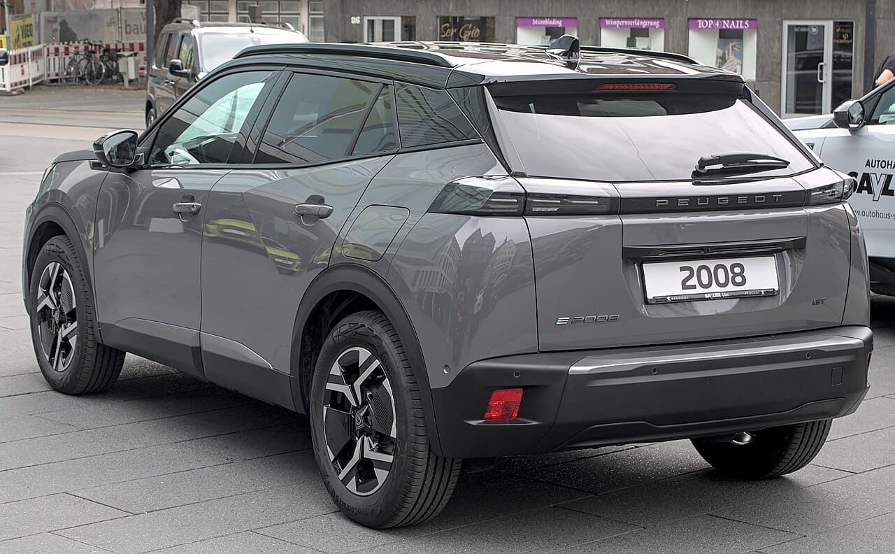 Peugeot E-2008